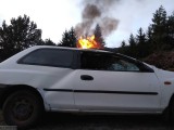 Vorschaubild zu - Fahrzeugbrand mit Menschenrettung