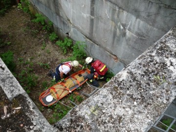 Vorschaubild zu - KHD-Übung: Erdbeben im Raum Wiener Neustadt, 12. Mai 2012