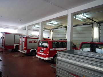 Vorschaubild zu: Feuerwehrhaus: Fahrzeughalle